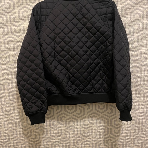 Woman M - Picture 3 of 3